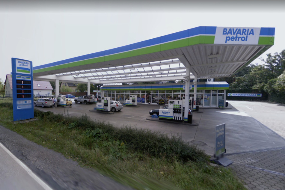 Leipzig: Zeugen gesucht! Mann überfällt Tankstelle in Grünau und bedroht Mitarbeiterin