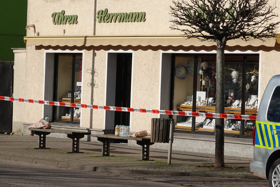 Dreister Überfall in Gommern: Amateur-Täter rauben Schmuckladen aus