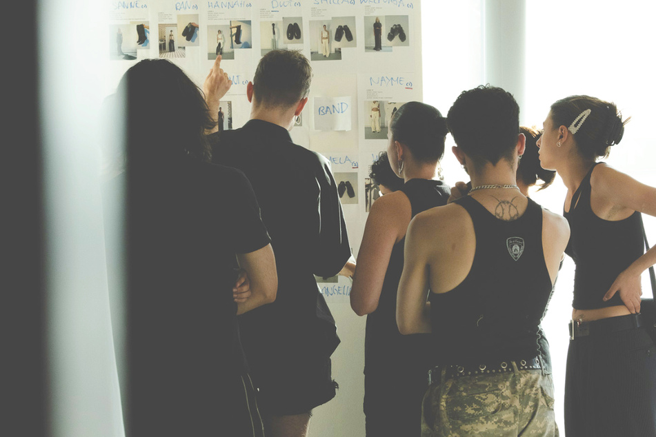 Hinter den Kulissen laufen die Vorbereitungen zur Berlin Fashion Week auf Hochtouren. (Foto: Olivia Ballard/Caroline Kynast)