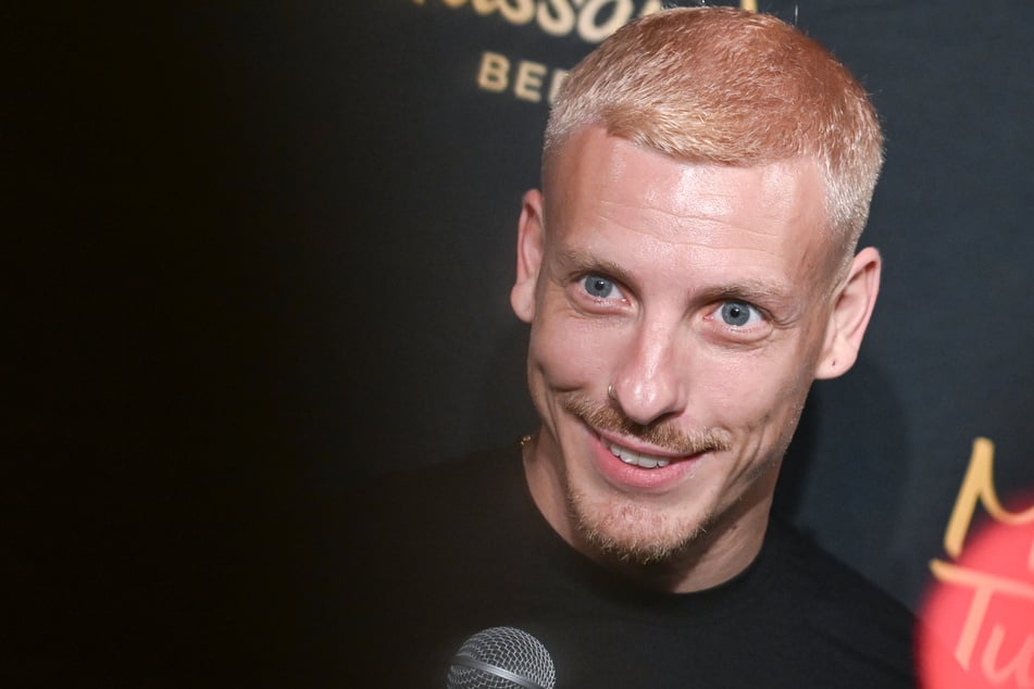 Felix Lobrecht: Felix Lobrecht kündigt XXL-Comedy-Pause an: Was er stattdessen machen will
