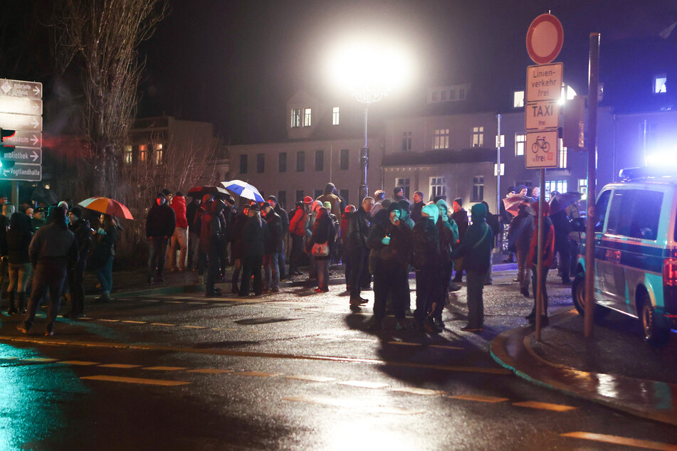 Auch in Greiz kam es am Samstagabend zu einer nicht angemeldeten Demonstration gegen die Corona-Maßnahmen.