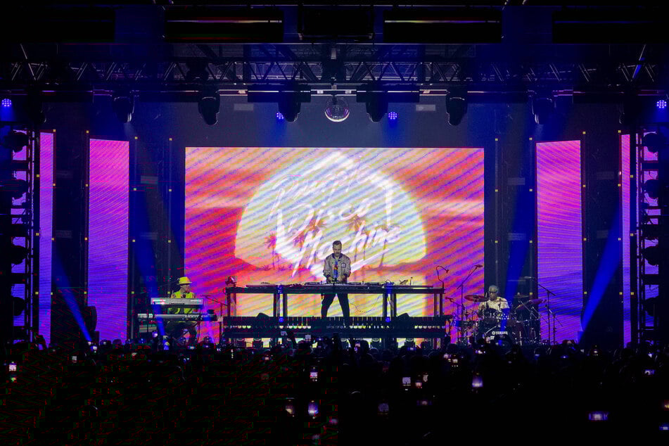 Purple Disco Machine legt zwischen New York und Tokio weltweit auf - 2026 auch im Zwinger.