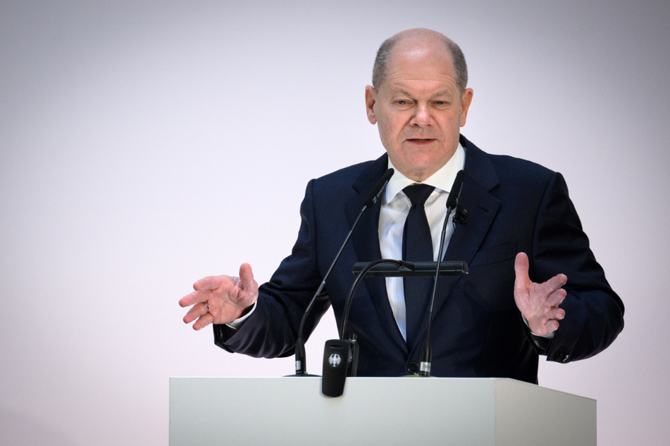 Olaf Scholz (65, SPD) hat die seit Wochen laufende Debatte über die deutsche Unterstützung für die Ukraine scharf kritisiert.