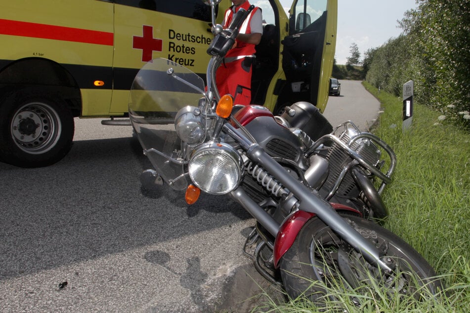 Das Motorrad des 70-Jährigen landete im Graben.