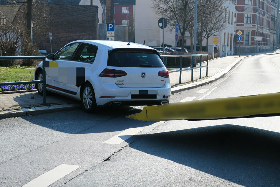 Der VW musste abgeschleppt werden.