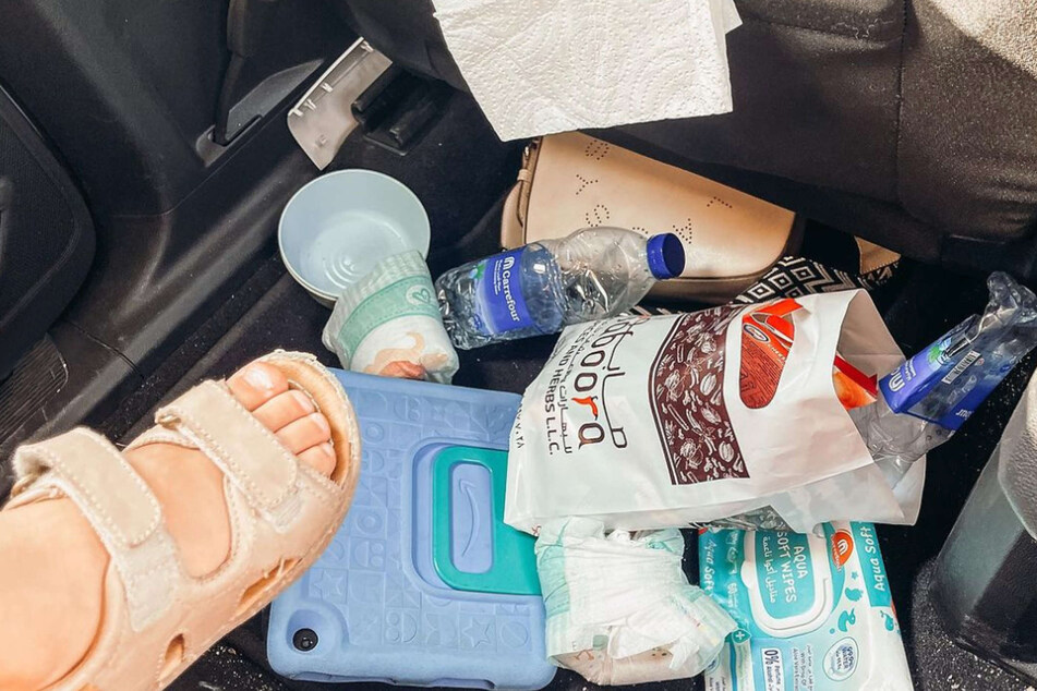 Tanja zeigte ihren Instagram-Fans das Chaos im Fußraum ihres Mietwagens.