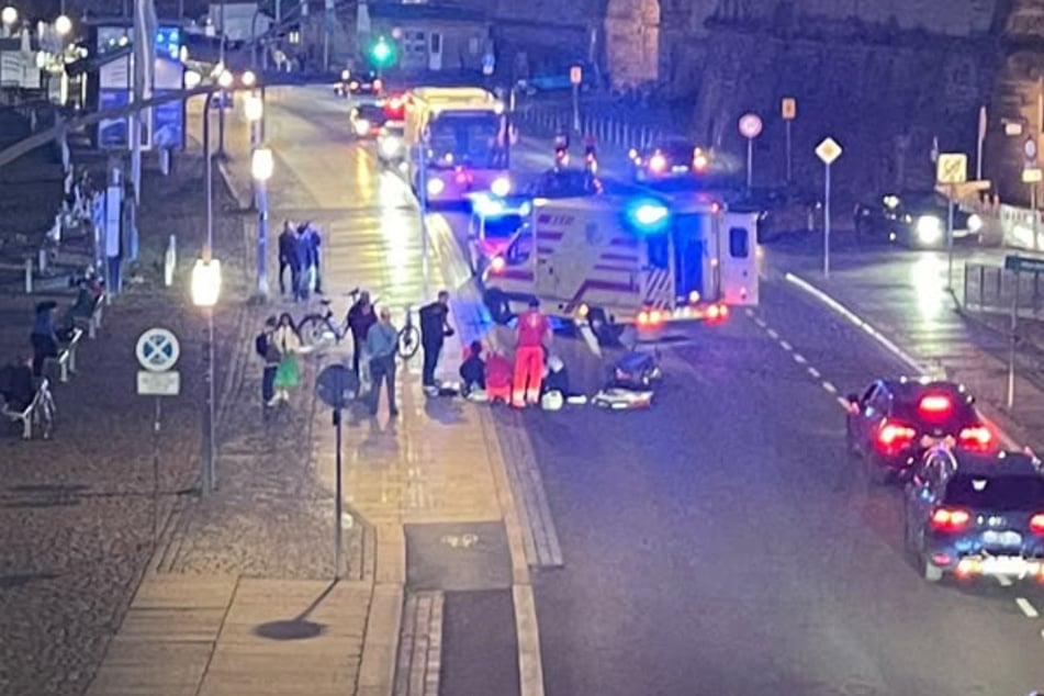 Mindestens eine verletzte Person wurde offenbar versorgt.