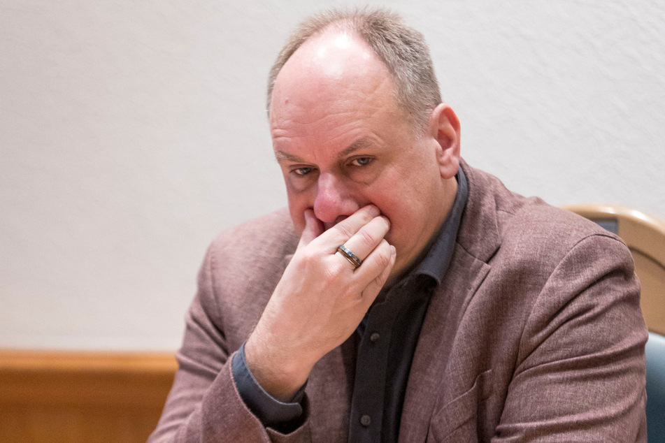 OB Dirk Hilbert (53, FDP) konnte im aktuellen Finanzzwischenbericht keine erfreulichen Nachrichten verkünden.