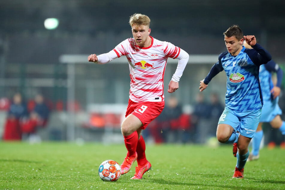 Daniel Krasucki (20, l.) durchlief sechs Jahre das NLZ von RB Leipzig. Ab der neuen Saison wird der Deutsch-Pole das Trikot von Rot-Weiß Erfurt tragen und auch die U23-Regel bedienen.