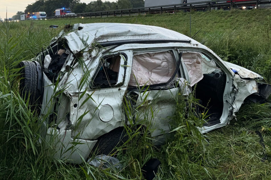 Der 19 Jahre alte Fahrer hatte auf dem Heimweg aus dem Urlaub die Kontrolle über das Auto verloren.