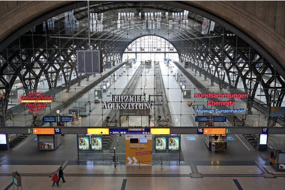 Die Bundespolizisten fanden die 37-Jährige auf einem Bahnsteig des Hauptbahnhofs. (Symbolbild)