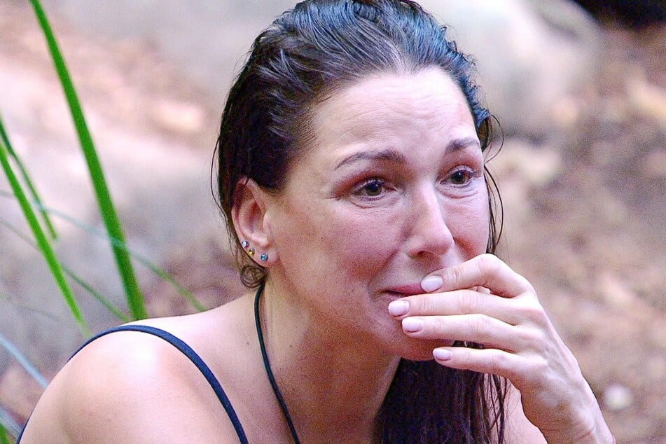 Simone Ballack (49) muss sich unter Tränen von der Asche ihres Sohnes trennen.