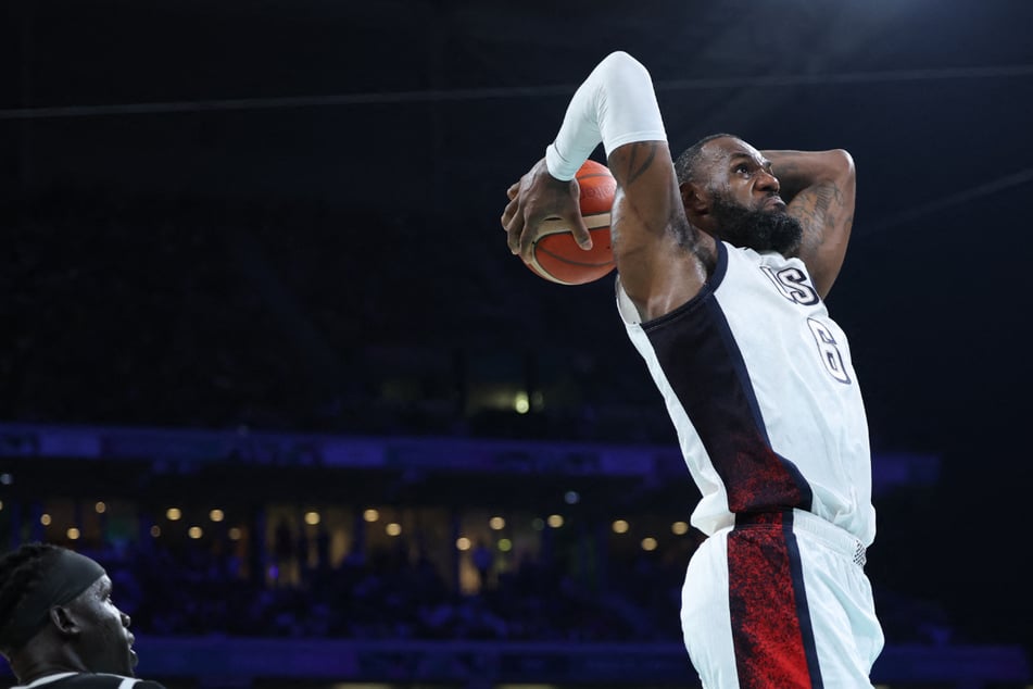 Paris Olympics: US men's basketball sails into quarter-finals with dominant win