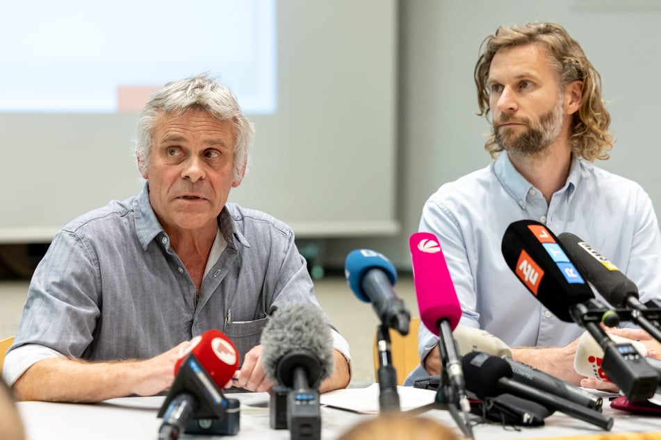 Dag Encke (l.), Direktor des Nürnberger Tiergartens, und Jörg Beckmann, Stellvertretender Direktor und Biologischer Leiter des Nürnberger Tiergartens, gaben nach der Tötung eine Pressekonferenz.
