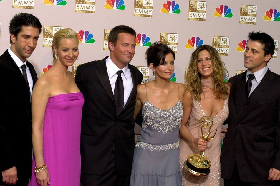 Matthew Perry (†54, 3.v.l.) mit seinen "Friends"-Kollegen (v.l.n.r.): David Schwimmer (57), Lisa Kudrow (60), Courteney Cox (59), Jennifer Aniston (54) und Matt LeBlanc (56). (Archivbild)