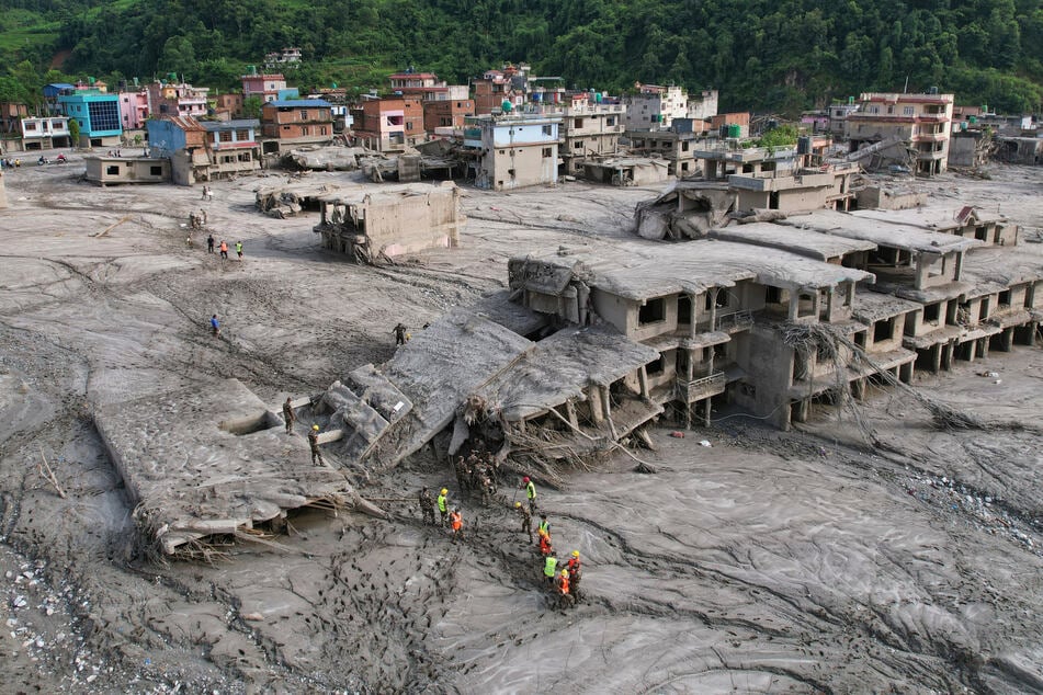 Nach verheerender Flut im Himalaya: Drei Deutsche in China weiterhin vermisst