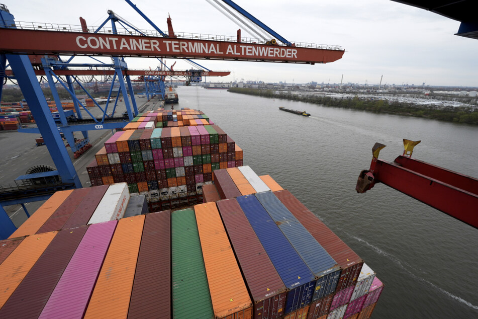 Im Hamburger Hafen kommt auch tonnenweise geschmuggeltes Kokain an. (Symbolbild)