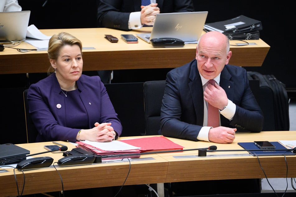 Wirtschaftssenatorin Franziska Giffey (47, SPD) und Regierender Bürgermeister Kai Wegner während der Plenarsitzung.
