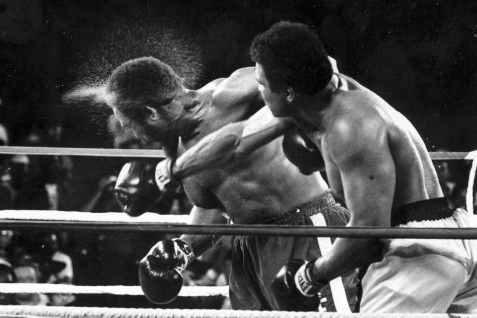 Seinen vielleicht größten Kampf bestritt Foreman 1974 gegen Muhammad Ali (†74) - er musste eine Niederlage durch KO einstecken.