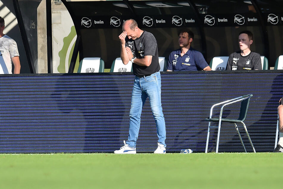 FSV-Coach Joe Enochs verzweifelte an der Seitenlinie, auch wegen aus seiner Sicht strittiger Entscheidungen des Schiedsrichters.