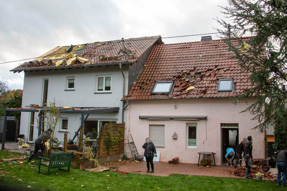 Tornado im Saarland! Bäume entwurzelt, Dächer abgedeckt
