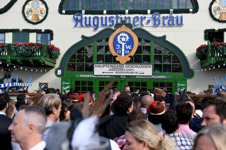 In der Augustiner-Festhalle gibt es die günstigste Maß.
