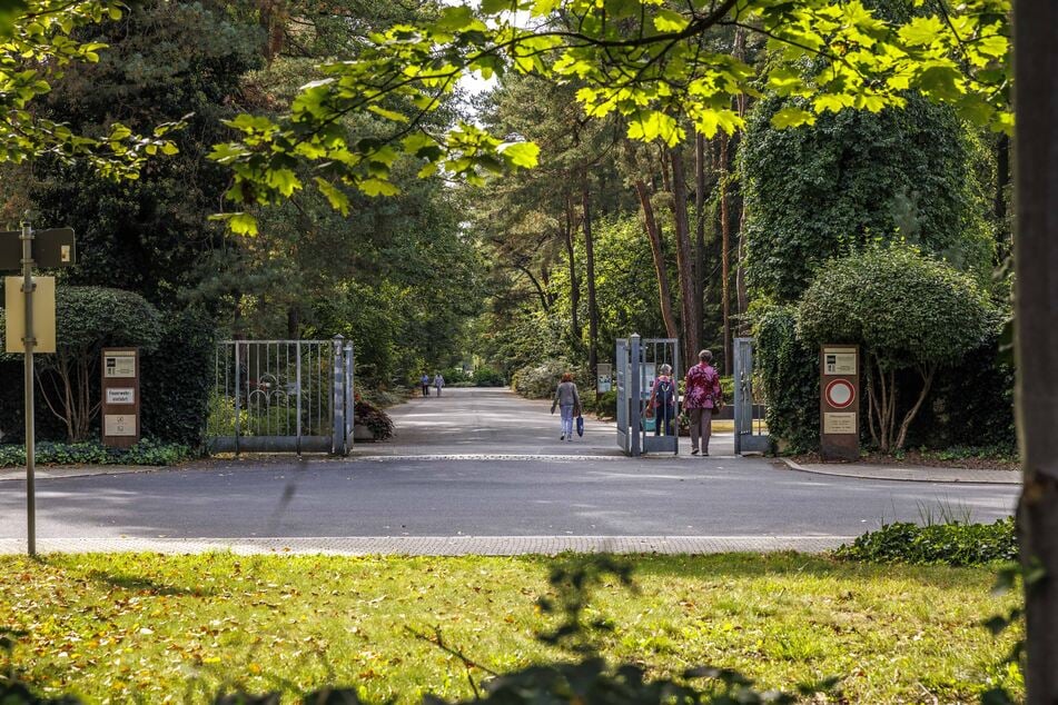 Wie viele Kriegsopfer liegen wirklich auf dem Heidefriedhof?
