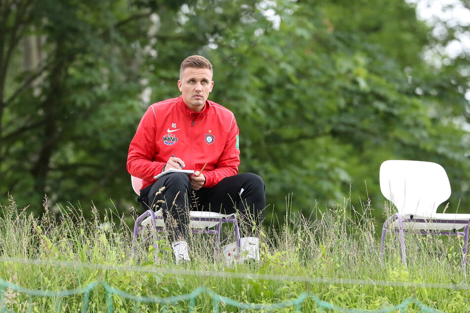 Mein linker, linker Platz ist leer! Wen hat FCE-Coach Aleksey Shpilevski (33) auf seinem Zettel, um den Kader zu verstärken?