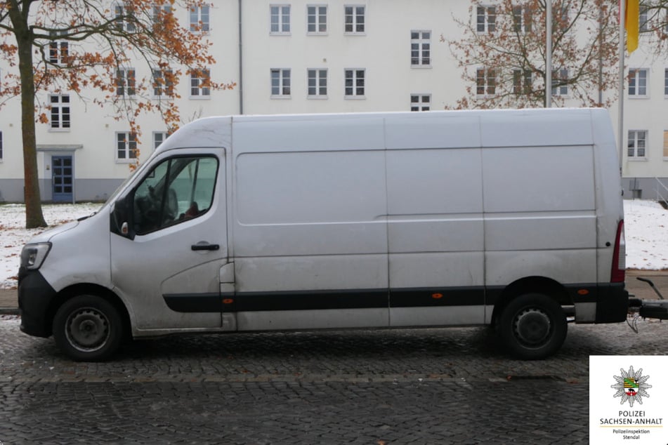 Wer hat verdächtige Personen an diesem Transporter beobachtet?