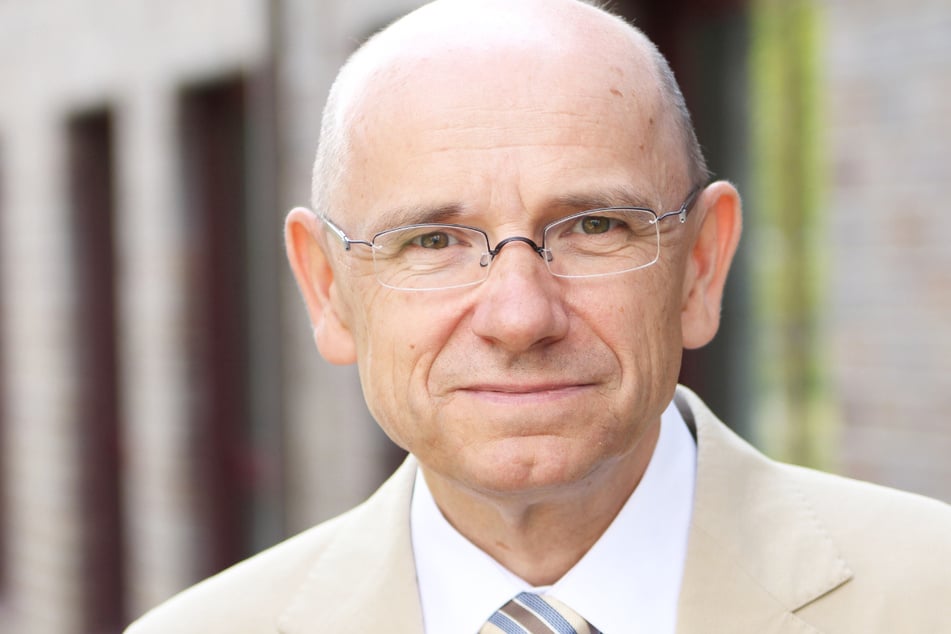 Corona-Ampel: Der Vorsitzende der Stiftung, Eugen Brysch (58), spricht von einer unsinnigen Unterscheidung und hat eine klare Forderung.