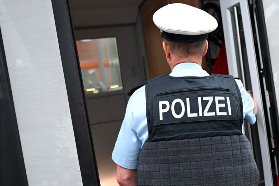 Schrecksekunde im ICE: Dackel beißt Kleinkind in den Oberschenkel