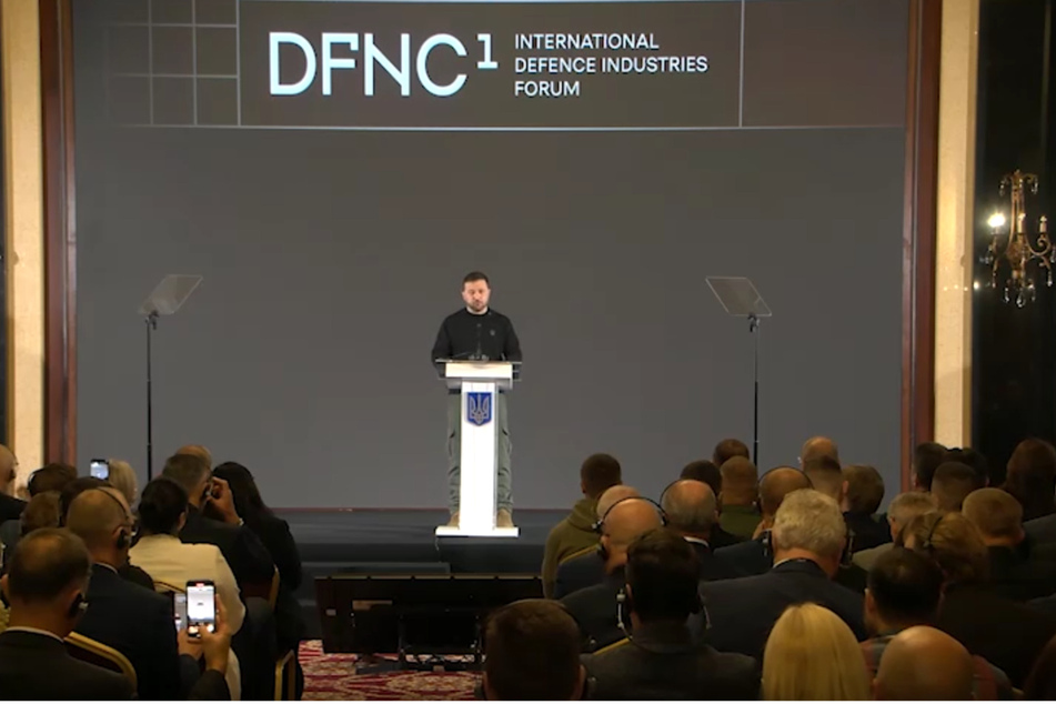 Wolodymyr Selenskyj spricht bei einer Veranstaltung vor Fachpublikum über seine Ambitionen die Ukraine zu einem der "größten Waffenprozenten der Welt" zu machen