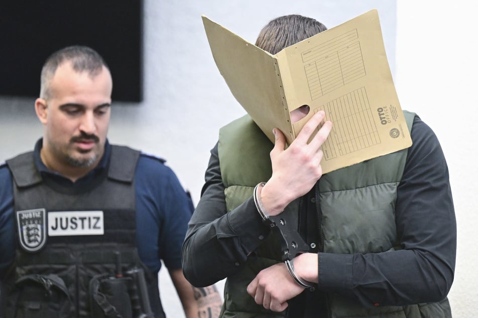 Angeklagte lockten Männer mit Fake-Profilen in brutale Falle