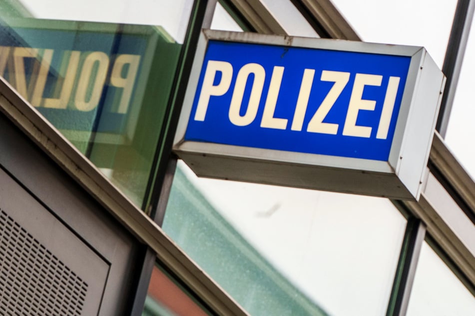Frau ruft Polizei und landet kurz darauf selbst auf der Dienststelle