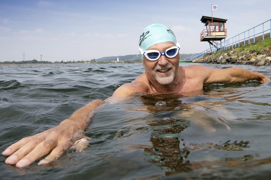 Na, wer traut sich? Pünktlich zum Start der kalten Jahreszeiten findet im Stauseebad Cossebaude das "Herbstschwimmen" statt. Zum Wiederaufwärmen steht eine Outdoor-Sauna bereit. (Archivbild)