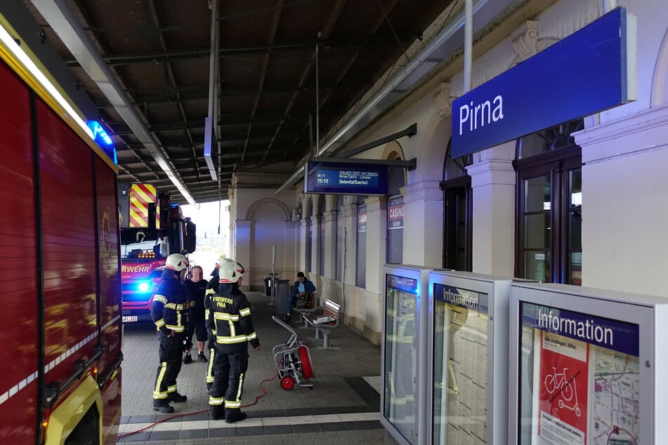 Im Bahnhof Pirna hat ein Mülleimer gebrannt.