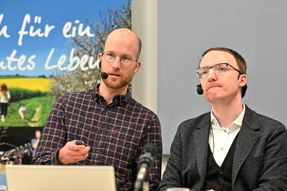 Der Dresdner Klimatologe Dr. Daniel Hertel (r.) glaubt, dass die Sonnenscheindauer hierzulande zunimmt und die Verdunstung drastish ansteigen wird.