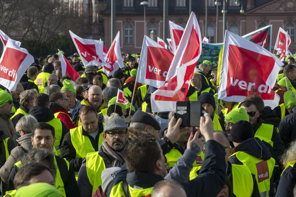 Die streikenden Arbeitnehmer wollen sich in Leipzig zu einer Kundgebung versammeln. (Archivbild)