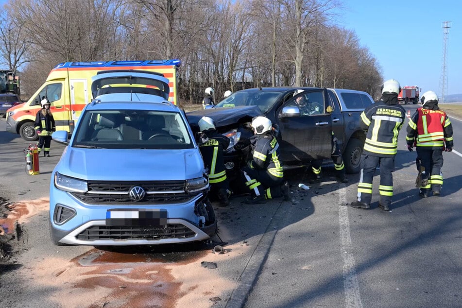 Nach dem Crash mussten beide Fahrzeuge abgeschleppt werden.