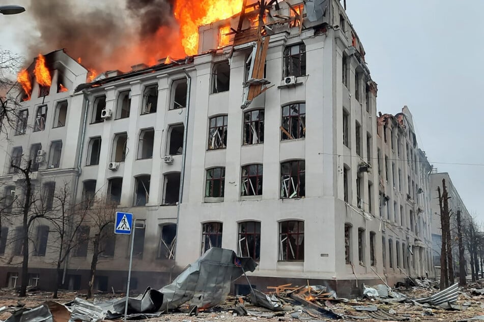 Der Brand in einem Fakultätsgebäude der Universität Charkiw wurde durch einen russischen Raketenangriff verursacht.