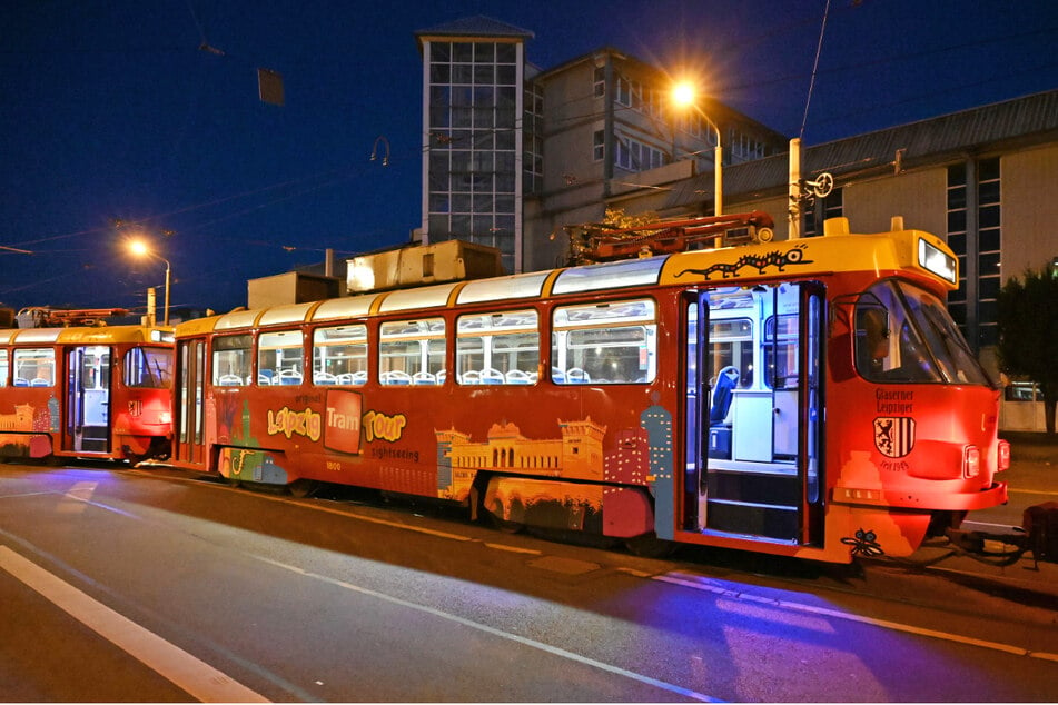 Schon seit zwei Jahren gibt es die Stadtrundfahrten in der auffälligen roten Tram nicht mehr. Jetzt wurde der Gläserne Leipziger verkauft.