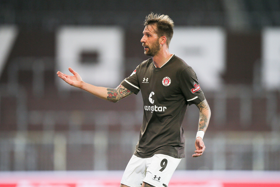 Nach einem schweren Start beim FC St. Pauli überzeugt Mittelstürmer Guido Burgstaller (31) inzwischen mir starken Leistungen und Toren.