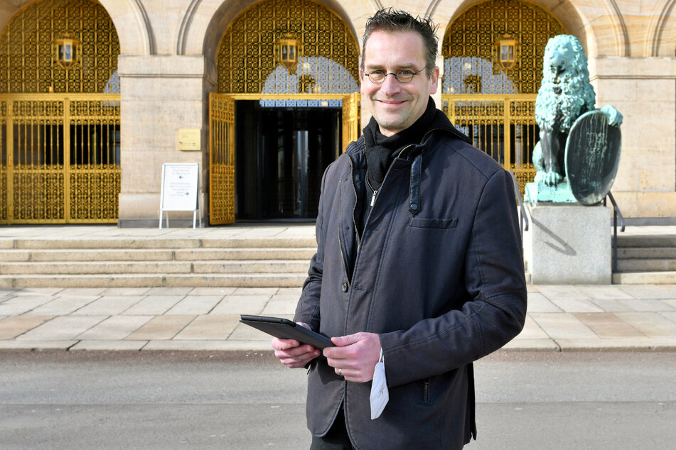 Pirat Martin Schulte-Wissermann (50) stellt das Rathaus vor eigentlich unlösbare Aufgaben.
