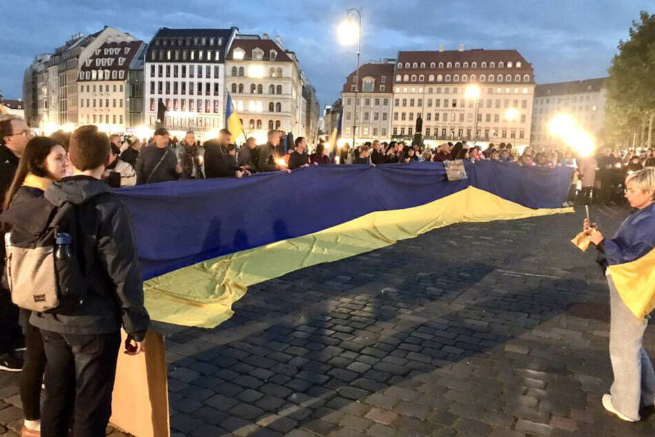 Montagabend fand eine Pro-Ukraine-Demonstration in Dresden mit zahlreichen Teilnehmern statt.