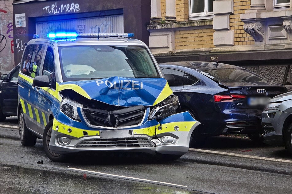 Bei dem Crash entstand ein Sachschaden von geschätzt 55.000 Euro.