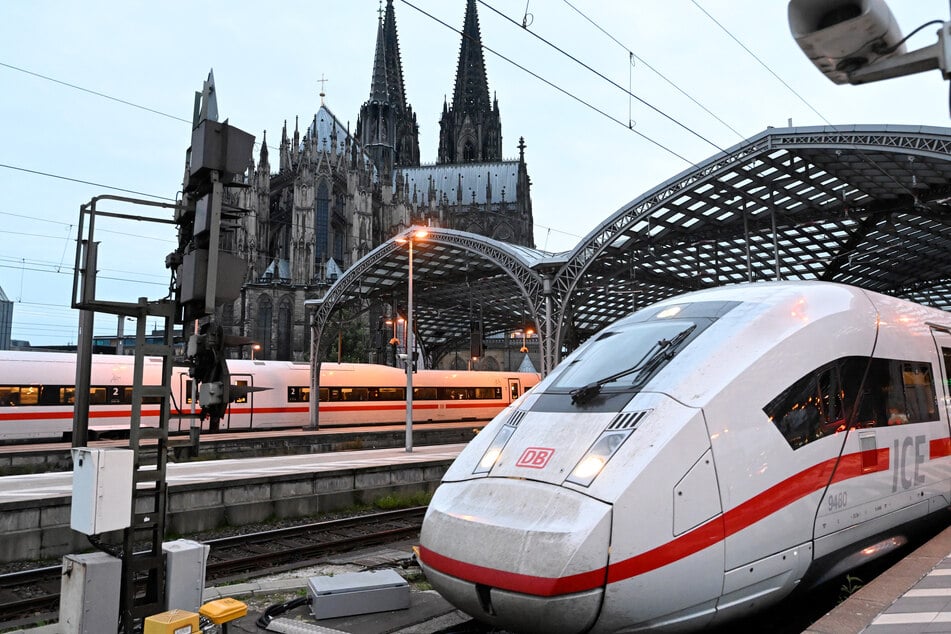 ICE- und auch Regionalzüge müssen den Kölner Hauptbahnhof 10 Tage lang umfahren. (Archivfoto)