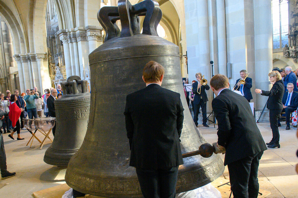 Präsentation von neuer Sechs-Tonnen-Glocke im Dom zu Magdeburg