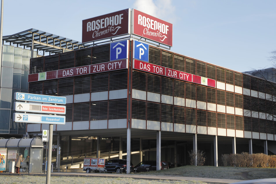 Das Parkhaus am Rosenhof in Chemnitz. Um mehr Kunden in die Innenstadt zu locken, fordert der BVMW nach dem Lockdown kostenlose Parkplätze in den Innenstädten.