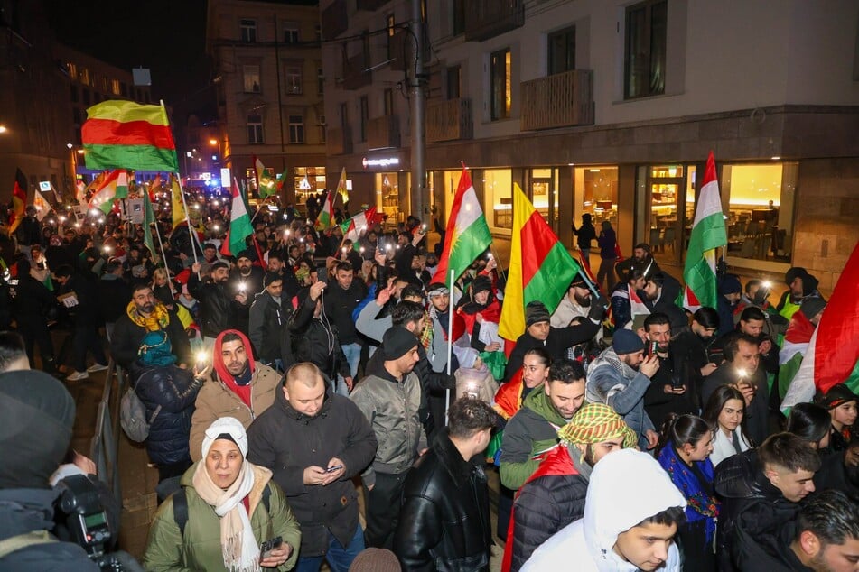 Von der Eisenbahnstraße aus zog die Demo in Richtung Willy-Brandt-Platz bis zum Augustusplatz.
