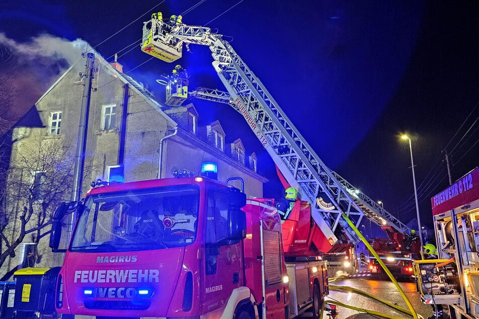 Chemnitz: Feuerwehreinsatz in Chemnitz: Dachstuhl in Flammen